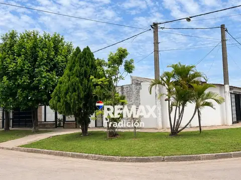 VENTA CASA 3 DORMITORIOS- ESQUINA
