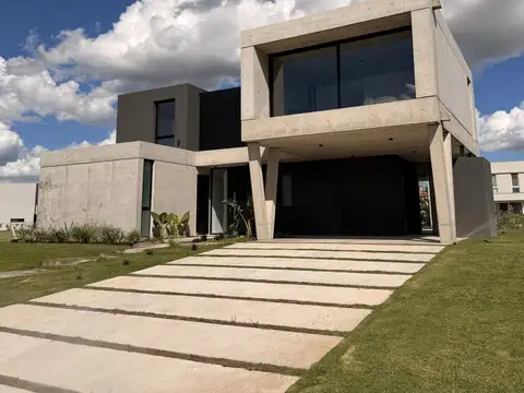 Casa en venta La Calesa Pilara 