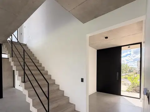 Casa 7 ambientes con 4 baños