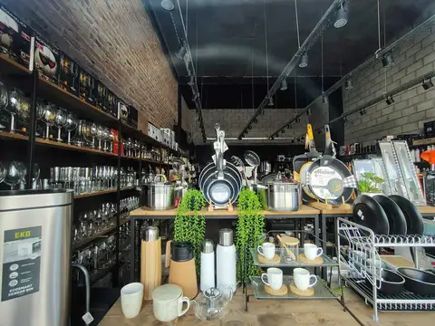 AMPLIA VARIEDAD DE LOCALES A LA VENTA EN EL CORREDOR DONADO HOLMBER DE VILLA URQUIZA