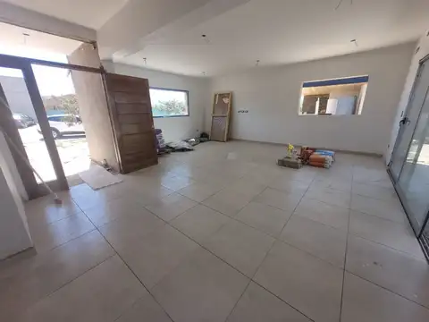 Casa 6 ambientes con 2 baños