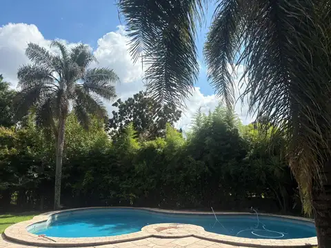 Casa 9 ambientes con 3 baños