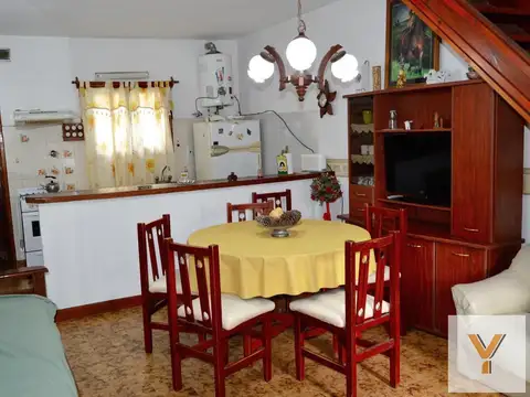 Depto Tipo Casa 4 ambientes con 2 baños