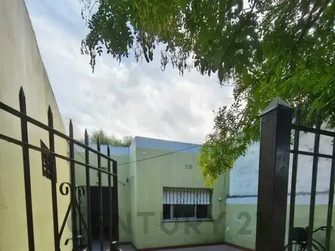 Pellegrini 100, Piso 0