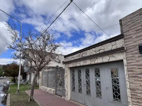 Casa 6 ambientes con 2 baños