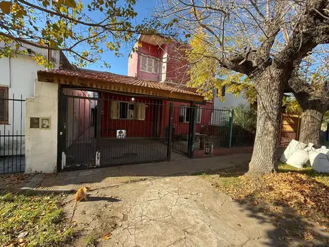 VENTA DE CASA DE DOS PLANTAS + PH DE DOS PLANTAS.
