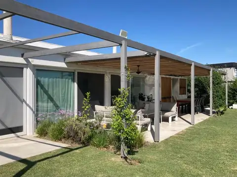 Casa en Venta en Medal Country club, USD 265.000