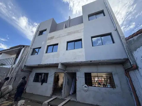 Triplex a Estrenar con doble cochera, jardin y terraza