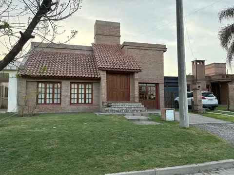 VENDO CASA 3 DORMITORIOS PRADOS DE LA VILLA