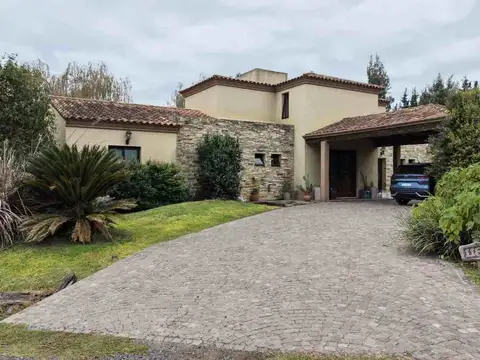 CASA EN VENTA EN CANNING APTA CREDITO MALIBU