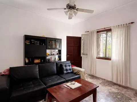 Venta Casa 5 ambientes en block con 370 m2 en Lomas de Zamora