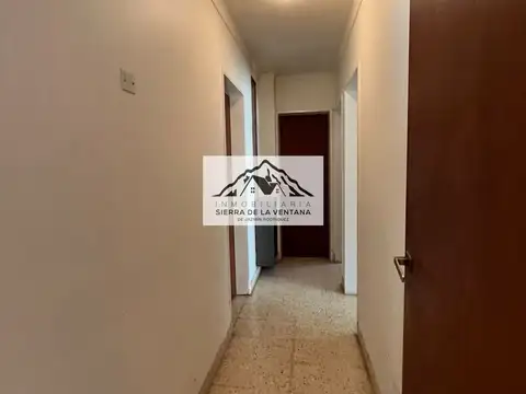 hermosa  casa en  la plaza  de  saldungaray