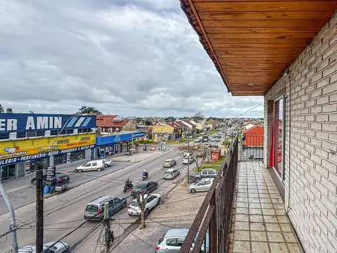 Avenida Fortunato de la Plaza 4300