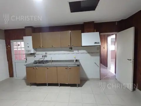 Casa 5 ambientes con 1 baño
