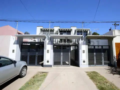 Casa en venta en La Plata tipo Duplex APTO BANCO