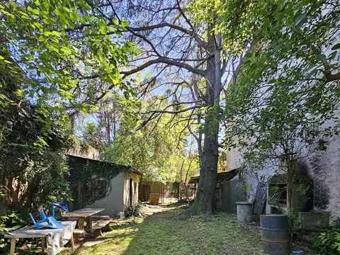 Venta en block Excelente oportunidad de inversión 330m2 total a galpón uso industrial viviendaRuta 8