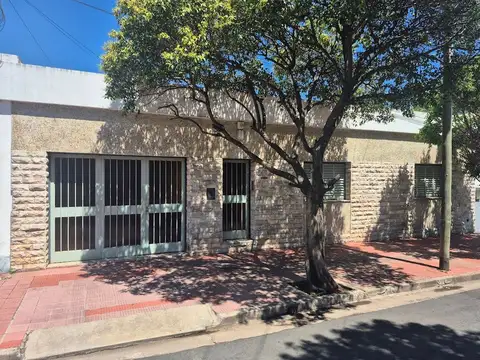 SE VENDE CASA 4 DORMITORIIOS B. MAIPÚ 1RA SECCIÓN