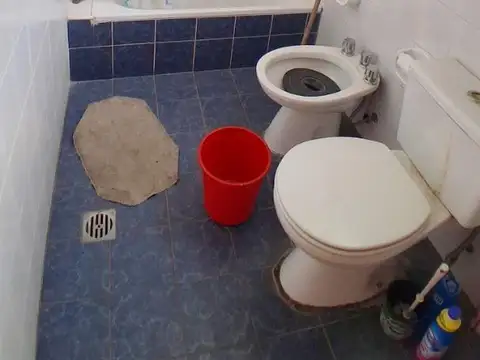 Casa 4 ambientes con 2 baños