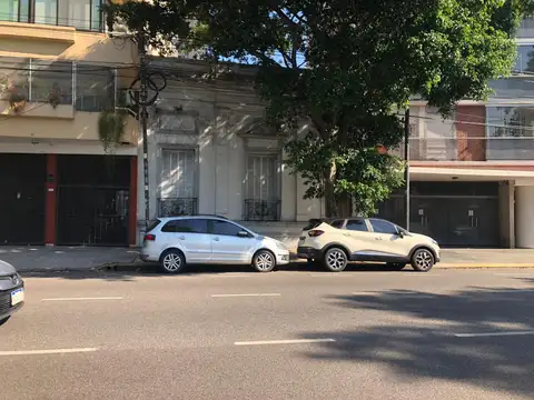 Excelente lote de 9.30mts de frente por 45mts de profundidad (USAA). 2.125mts2 construibles.