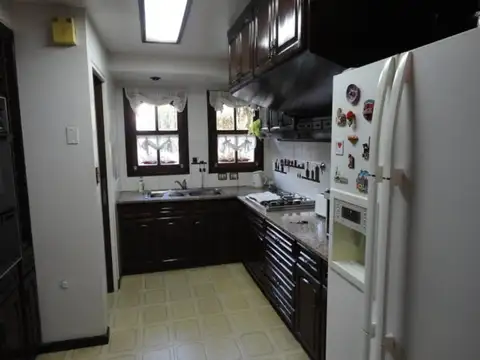 Casa 5 ambientes con 4 baños