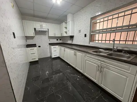 Casa 5 ambientes con 1 baño