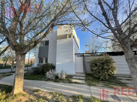 VENDE CASA 3 DORMITORIOS - B° LAS VIÑAS, CIPOLLETTI