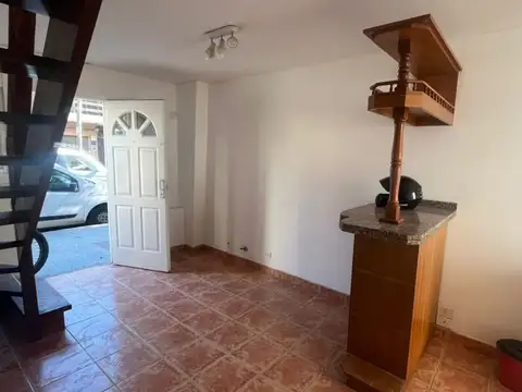 Depto Tipo Casa en Alquiler de 3 ambientes