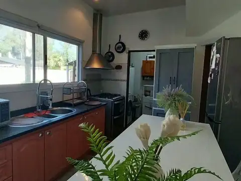 CASA  6 AMBIENTES EN ALQUILER EN MORENO