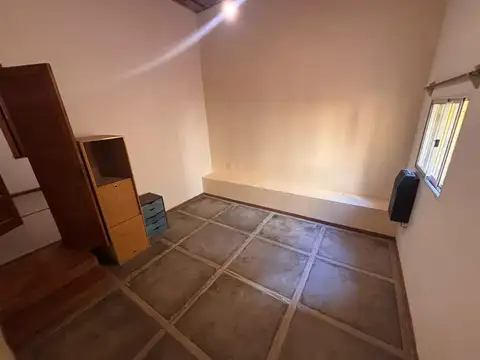 CASA 4 AMBIENTES CON PATIO
