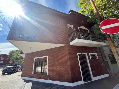 Duplex 4 Ambientes al frente con Patio y Garaje . Apto Credito
