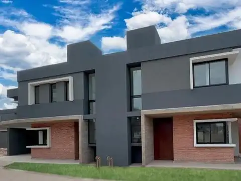 Casa tipo Dúplex en venta de 3 dormitorios con pileta y quincho – Housing Rivera Norte, Córdoba
