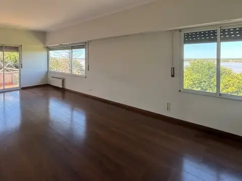 Casa 8 ambientes con 3 baños
