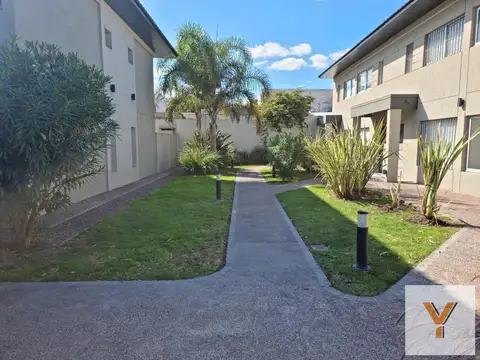 Dúplex en venta - 3 Dormitorios 3 Baños 1 Cochera - 120Mts2 - Morón