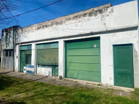Casa en Venta con Local y Cochera en La Plata