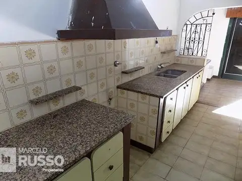 CHALET 4 AMBIENTES c/ COCHERA