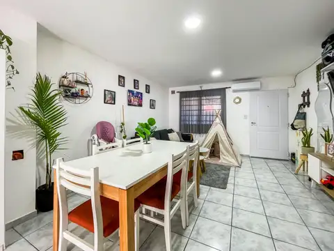 Depto Tipo Casa en Venta con 1 cocheras