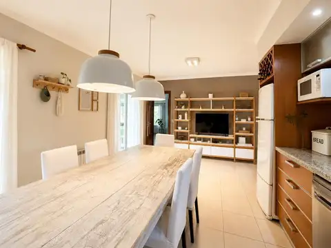 Casa 6 ambientes con 3 baños