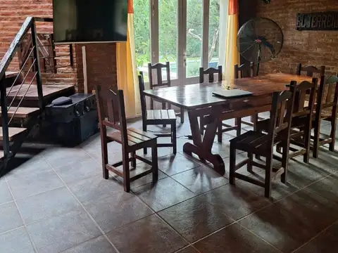 Casa 6 ambientes con 2 baños