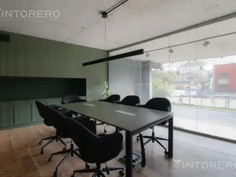 Oficina en alquiler en Edificio Icon con baño privado y balcón al frente en San Telmo