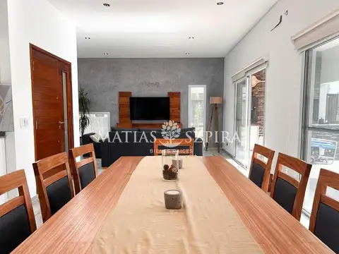 Casa 4 ambientes con 2 baños