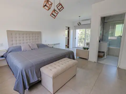 Casa 4 ambientes con 2 baños