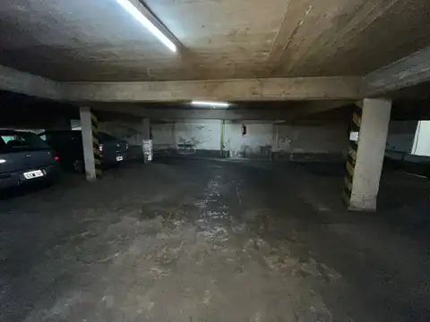 VENTA COCHERA EN BARRIO MARTIN