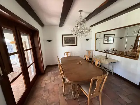 Casa 6 ambientes con 5 baños