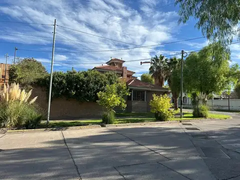 Casa 7 ambientes con 4 baños