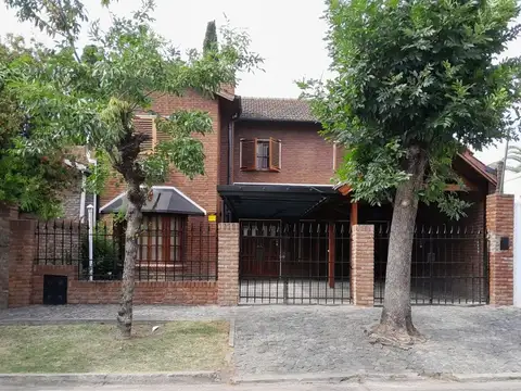 VENTA DE CASA 5 AMBIENTES HURLINGHAM APTO CRÉDITO