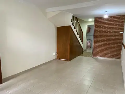 Depto Tipo Casa 4 ambientes con 1 baño