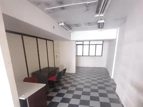 Oficina 4 ambientes con 2 baños