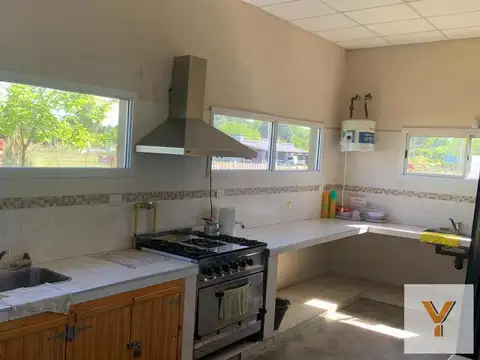 Casa 2 ambientes con 2 baños