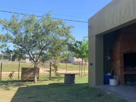 Casa 2 ambientes con 2 baños