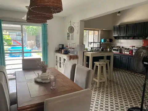 VENTA PH TIPO CASA 4 AMBIENTES CASTELAR JARDIN